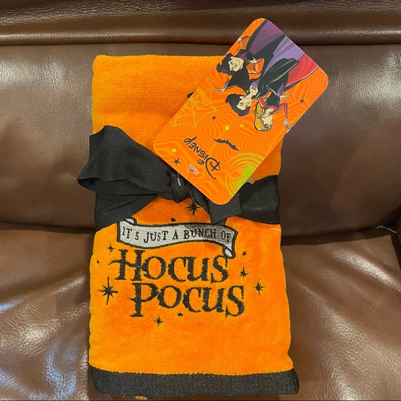 Disney It's Just a Bunch of HOCUS POCUS Orange Hand Towels 2 Pack Set BRAND NEW! - Picture 1 of 4